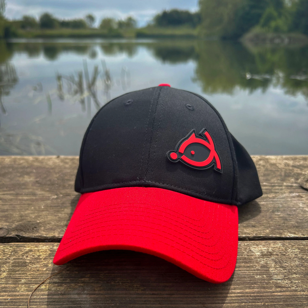 Fjuka Gorra de Pesca en Rojo y Negro