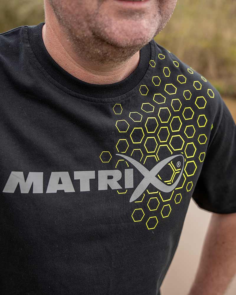 Matrix Camiseta Negra con Estampado de Hexágonos