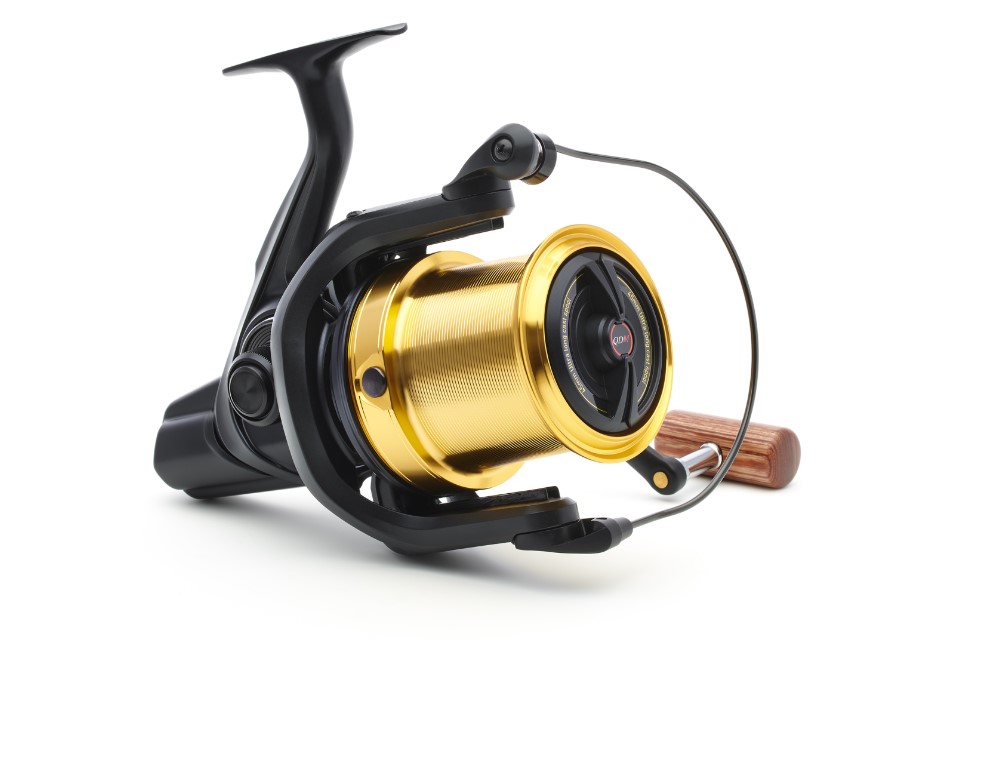 Daiwa 23 Emblem Surf 45 SCW QD Carrete para Mar - QD-OT