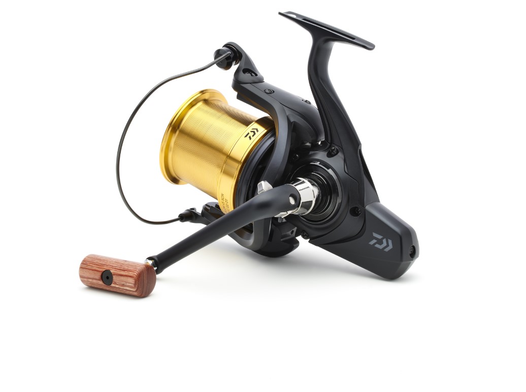 Daiwa 23 Emblem Surf 45 SCW QD Carrete para Mar - QD-OT