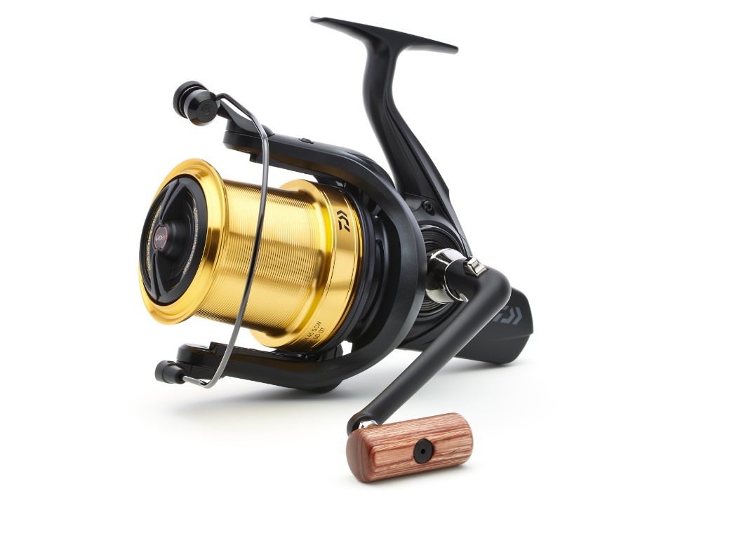 Daiwa 23 Emblem Surf 45 SCW QD Carrete para Mar - QD-OT