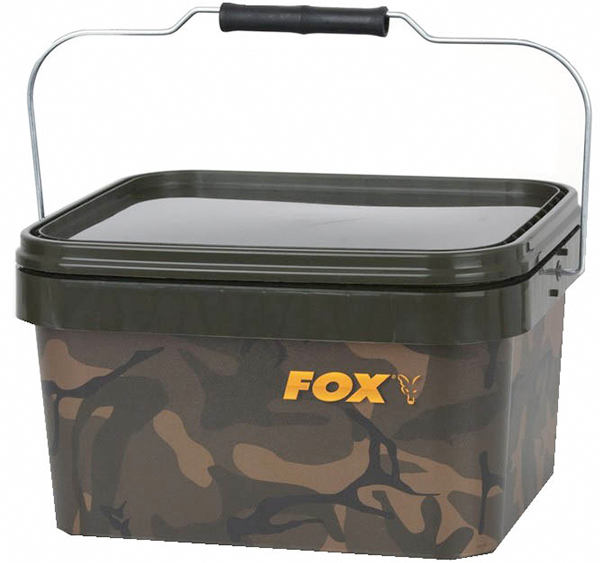 Carp Tacklebox, llena de artículos de pesca de las mejores marcas. - Fox Camo Cubo Cuadrado 5L