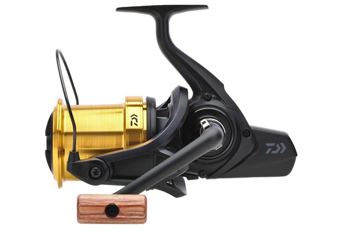 Daiwa 23 Emblem Surf 45 SCW QD Carrete para Mar - QD-OT